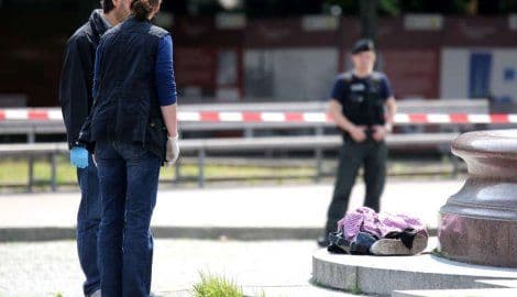 Njemačka policija upucala čovjeka koji je go vitlao nožem Njemačka policija upucala čovjeka koji je go vitlao nožem