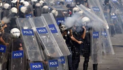 Kurdski demonstranti se sukobili sa turskim snagama  Kurdski demonstranti se sukobili sa turskim snagama