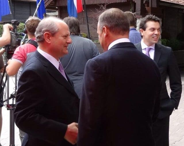 Hodžaj "tvitovao" sliku sa Mrkićem Hodžaj "tvitovao" sliku sa Mrkićem