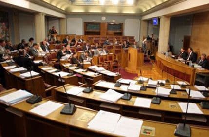 Pobjeda: Funkcioneri opozicionih stranaka imaju biračko pravo i u Srbiji Pobjeda: Funkcioneri opozicionih stranaka imaju biračko pravo i u Srbiji