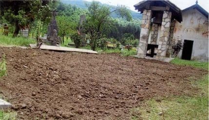 IVANOVIĆ: Uklonjena sporna palionica svijeća iz porte Manastira Morača IVANOVIĆ: Uklonjena sporna palionica svijeća iz porte Manastira Morača