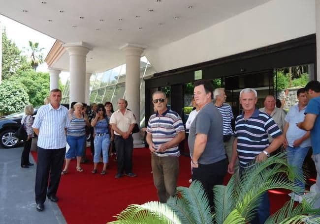 Radnici Vektra Boke očekuju plate od prodaje placa Radnici Vektra Boke očekuju plate od prodaje placa