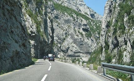 Blic CG: Čak 25 opasnih dionica na 200 km puta od B.Polja do Budve Blic CG: Čak 25 opasnih dionica na 200 km puta od B.Polja do Budve