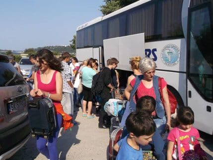 Udruženje Crnogoraca "Lovćen": Djeca sa Kosova na ljetovanju u Rafailovićima Udruženje Crnogoraca "Lovćen": Djeca sa Kosova na ljetovanju u Rafailovićima