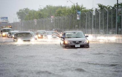 Poplave u Torontu: Hiljade ljudi ostalo bez struje Poplave u Torontu: Hiljade ljudi ostalo bez struje