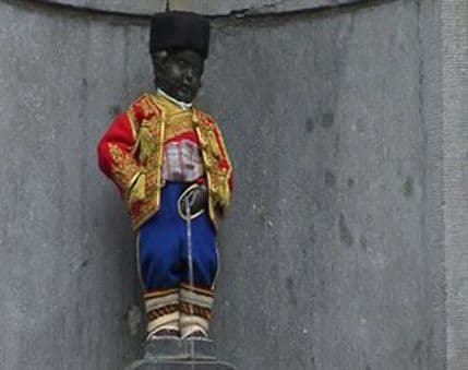 Povodom 13. jula briselski Maneken Pis u crnogorskoj nošnji Povodom 13. jula briselski Maneken Pis u crnogorskoj nošnji