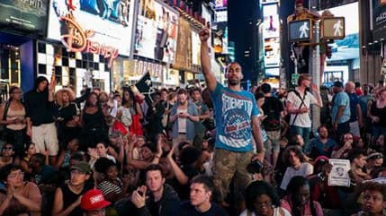 Rasplamsane rasne tenzije u SAD Rasplamsane rasne tenzije u SAD