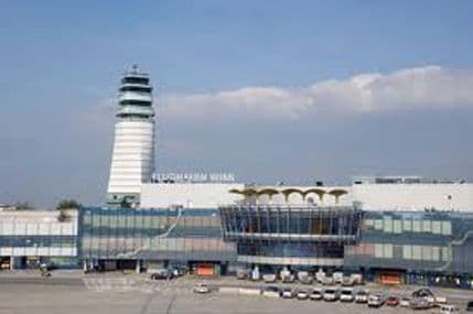 Pucnjava blizu aerodroma u Beču, napadači pobjegli u limuzini Pucnjava blizu aerodroma u Beču, napadači pobjegli u limuzini