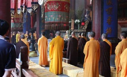 Monah sa 22 „mercedesa“ u garaži pod istragom Monah sa 22 „mercedesa“ u garaži pod istragom