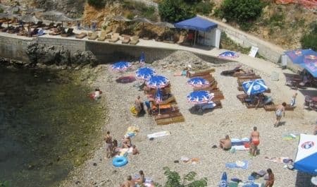 Ulcinj: Sletio autom među kupače Ulcinj: Sletio autom među kupače