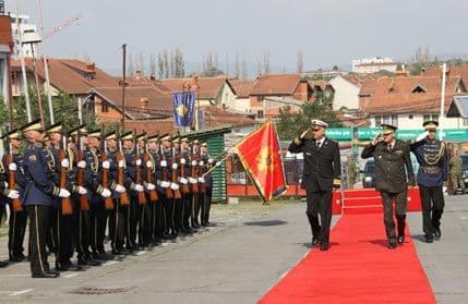 Viceadmiral Samardžić u zvaničnoj posjeti Kosovu Viceadmiral Samardžić u zvaničnoj posjeti Kosovu