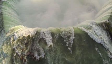 VIDEO: Pogled na Nijagarine vodopade od kojeg zastaje dah VIDEO: Pogled na Nijagarine vodopade od kojeg zastaje dah