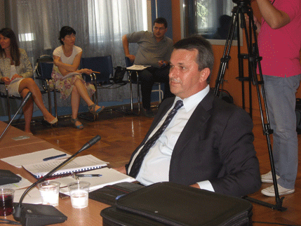 Vučelić: Samo smo pomagali članovima partije da se prijave na otvorene konkurse za posao Vučelić: Samo smo pomagali članovima partije da se prijave na otvorene konkurse za posao