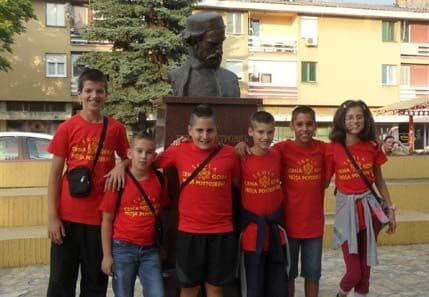 Djeca iz Lovćenca u školi "Crna Gora moja postojbina" Djeca iz Lovćenca u školi "Crna Gora moja postojbina"