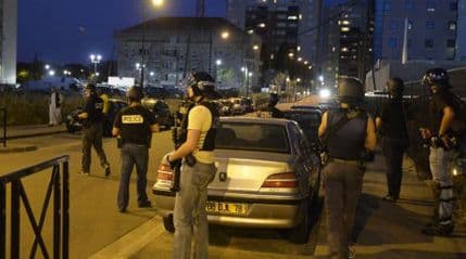 U Parizu zapaljeno 20 automobila  U Parizu zapaljeno 20 automobila