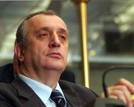 Bulatović: Krupne ribe preče od ustavne reforme Bulatović: Krupne ribe preče od ustavne reforme