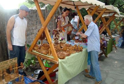 REPORTAŽA: Veselo i šareno na „Prvom barskom etno bazaru“ REPORTAŽA: Veselo i šareno na „Prvom barskom etno bazaru“