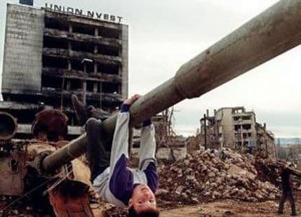 Na današnji dan je na Sarajevo prije 20 godina palo 3.777 granata Na današnji dan je na Sarajevo prije 20 godina palo 3.777 granata