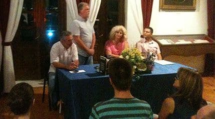 Knjiga “Biti rock’n’ roll” Petra Popovića promovisana u Perastu Knjiga “Biti rock’n’ roll” Petra Popovića promovisana u Perastu