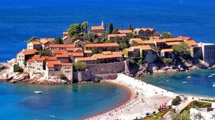 Go mladić uznemiravao goste hotela Sveti Stefan Go mladić uznemiravao goste hotela Sveti Stefan
