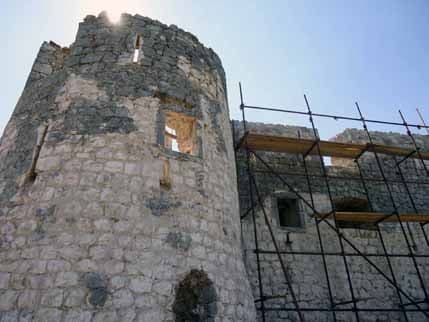 FOTO: Besac u skelama čeka decembar FOTO: Besac u skelama čeka decembar