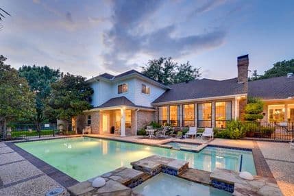 Čak Noris ima ponudu koja se ne odbija Čak Noris ima ponudu koja se ne odbija