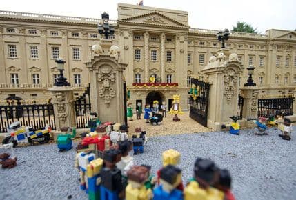 Lego omaž princu Džordžu Lego omaž princu Džordžu