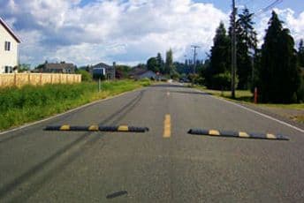 Vozači upozoravaju na polomljene ležeće policajce Vozači upozoravaju na polomljene ležeće policajce