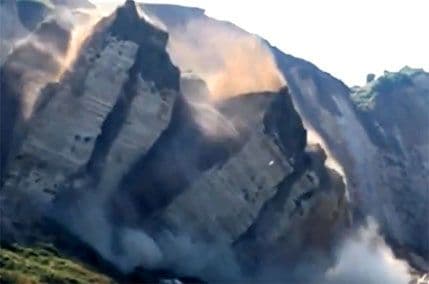 VIDEO: Čudo prirode koje istovremeno zadivljuje i zastrašuje VIDEO: Čudo prirode koje istovremeno zadivljuje i zastrašuje