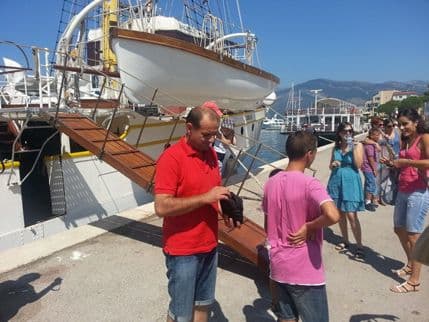 Porodice vojnika krstarile Bokom na brodu "Jadran" Porodice vojnika krstarile Bokom na brodu "Jadran"