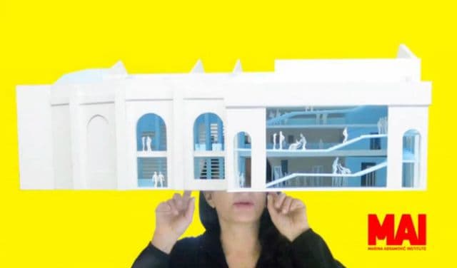 Marina Abramović želi vašu pomoć Marina Abramović želi vašu pomoć