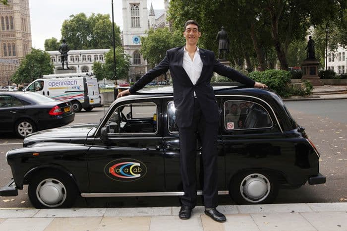 Najviši čovjek na svijetu napokon dobija kuću "po mjeri" Najviši čovjek na svijetu napokon dobija kuću "po mjeri"