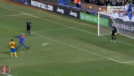 VIDEO: Navijač promašio penal za Juve VIDEO: Navijač promašio penal za Juve