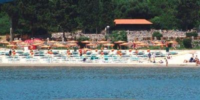 Na plažama u Tivtu i Kotoru postavljene prese za limenke Na plažama u Tivtu i Kotoru postavljene prese za limenke