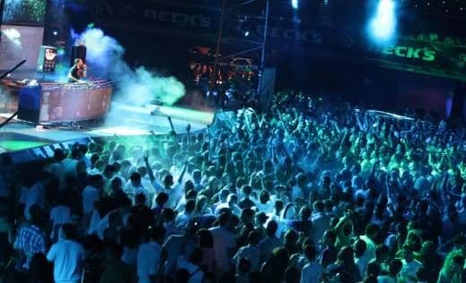 REFRESH 2013: BMW, šestokanalni DJ mixer Pioneer, crnogorsko vino zahtjevi izvođača REFRESH 2013: BMW, šestokanalni DJ mixer Pioneer, crnogorsko vino zahtjevi izvođača