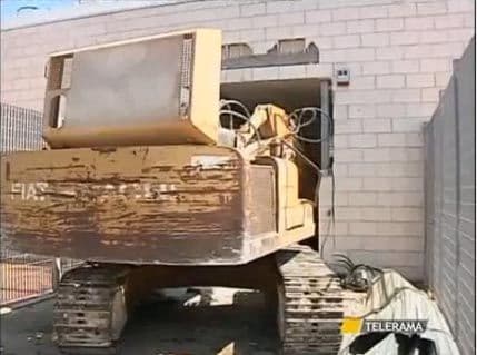 Brindizi: Buldožerom provalili u prodavnicu i ukrali 100.000 eura Brindizi: Buldožerom provalili u prodavnicu i ukrali 100.000 eura