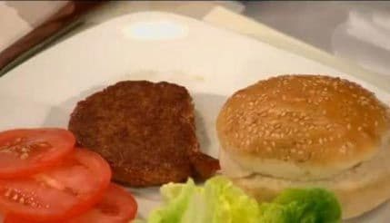 Degustiran prvi hamburger iz laboratorije napravljen od matičnih ćelija krave (VIDEO) Degustiran prvi hamburger iz laboratorije napravljen od matičnih ćelija krave (VIDEO)