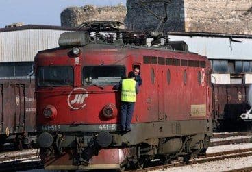 Voz sa opasnim materijama iskočio iz šina, evakuisano 100 kuća Voz sa opasnim materijama iskočio iz šina, evakuisano 100 kuća
