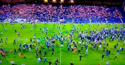 VIDEO - Haos u Engleskoj: Konj pregazio stjuarda! VIDEO - Haos u Engleskoj: Konj pregazio stjuarda!