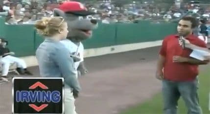 VIDEO: Zaprosio je pred punim stadionom, ona rekla NE VIDEO: Zaprosio je pred punim stadionom, ona rekla NE