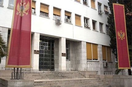 Skupština isplatila 162.000 eura za plate bivših poslanika Skupština isplatila 162.000 eura za plate bivših poslanika