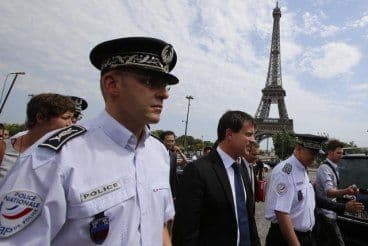 Ajfelova kula evakuisana zbog dojave o bombi Ajfelova kula evakuisana zbog dojave o bombi