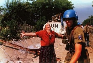 Holandija: Dogovorena isplata odštete vojniku koji je služio u misiji UN-a u Srebrenici Holandija: Dogovorena isplata odštete vojniku koji je služio u misiji UN-a u Srebrenici