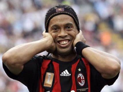 Posjeta hirurgu: Ronaldinjo ispravio zube! Posjeta hirurgu: Ronaldinjo ispravio zube!