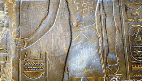 Turisti koje niko ne želi: Polomili skulpturu, ispisali grobnicu staru 3.000 godina... Turisti koje niko ne želi: Polomili skulpturu, ispisali grobnicu staru 3.000 godina...