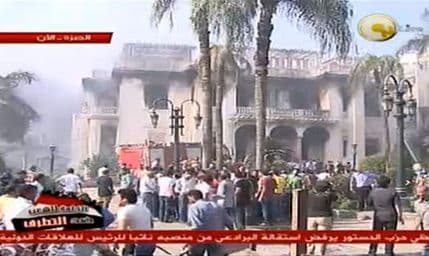 Egipat: Protivnici vojne uprave zapalili Gradsku upravu u Gizi Egipat: Protivnici vojne uprave zapalili Gradsku upravu u Gizi