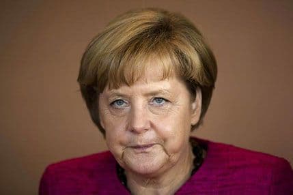 Merkel: Neću podnijeti ostavku Merkel: Neću podnijeti ostavku