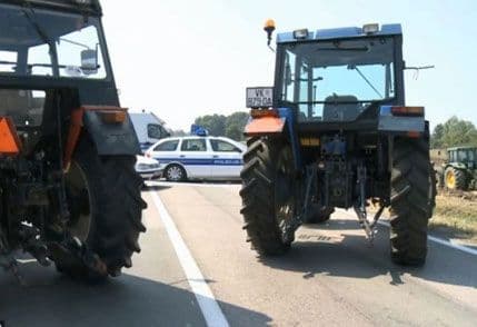 Hrvatska policija blokirala traktoriste Hrvatska policija blokirala traktoriste