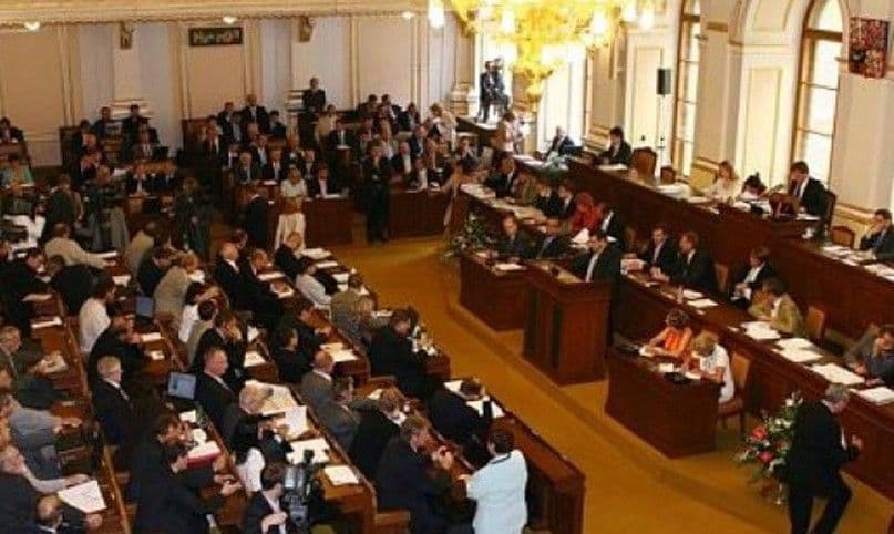 Češki poslanici sami raspustili parlament Češki poslanici sami raspustili parlament
