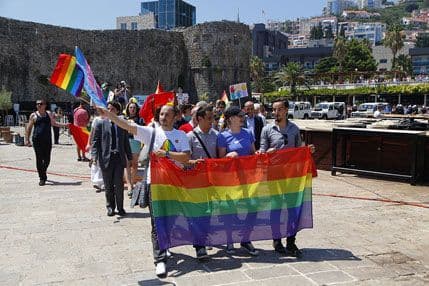 Prijave protiv 32 lica zbog sumnje da su izazivali nerede tokom Parade ponosa Prijave protiv 32 lica zbog sumnje da su izazivali nerede tokom Parade ponosa